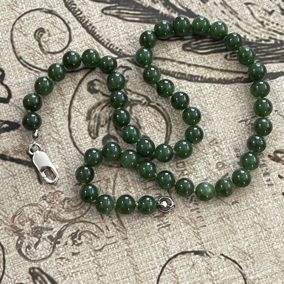 High quality spinach green nephrite jade bead sterling silver necklace - Picture 10 of 10